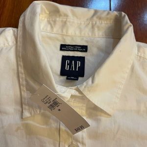Gap size medium white button down